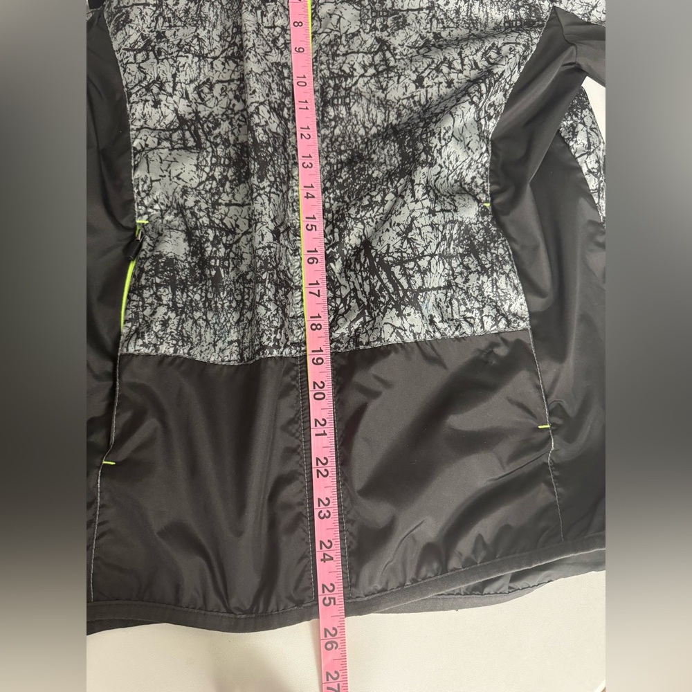 Old Navy Active Softshell Packable Running Jacket - Picture 4 of 7